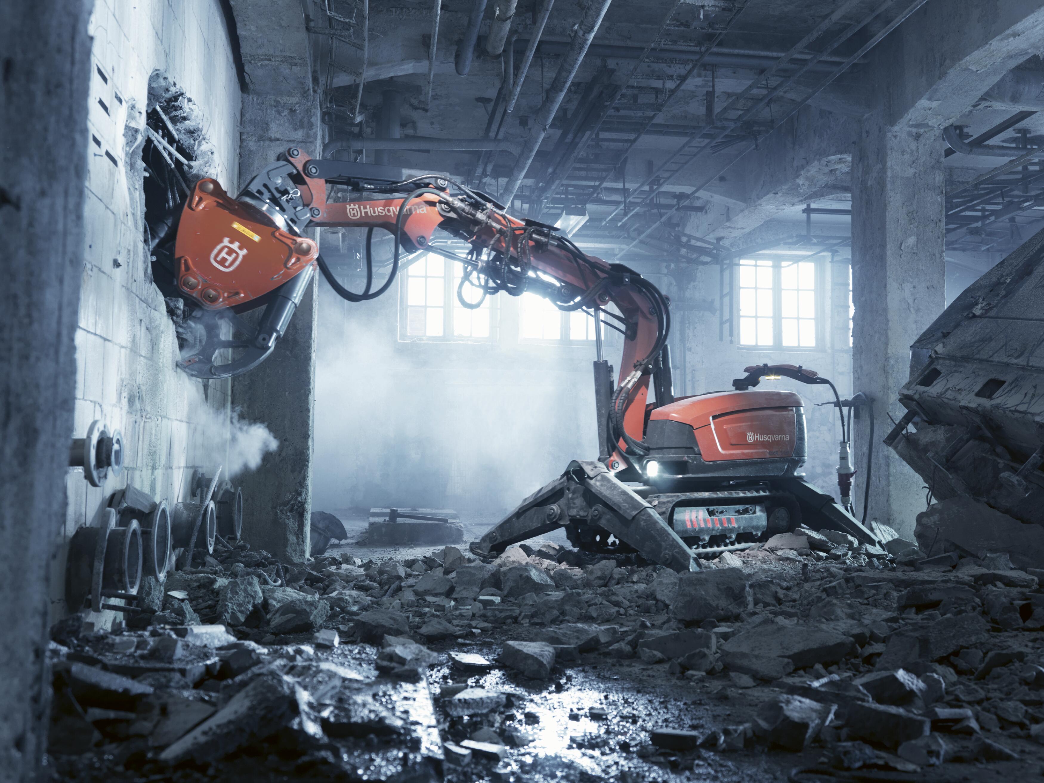 DXR demolition robot support and resource overview.